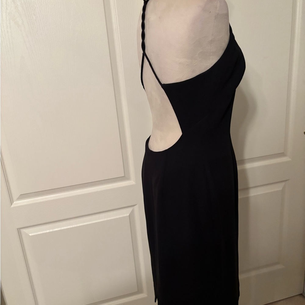 Elegant Black Backless Dress - Picture 7 of 9